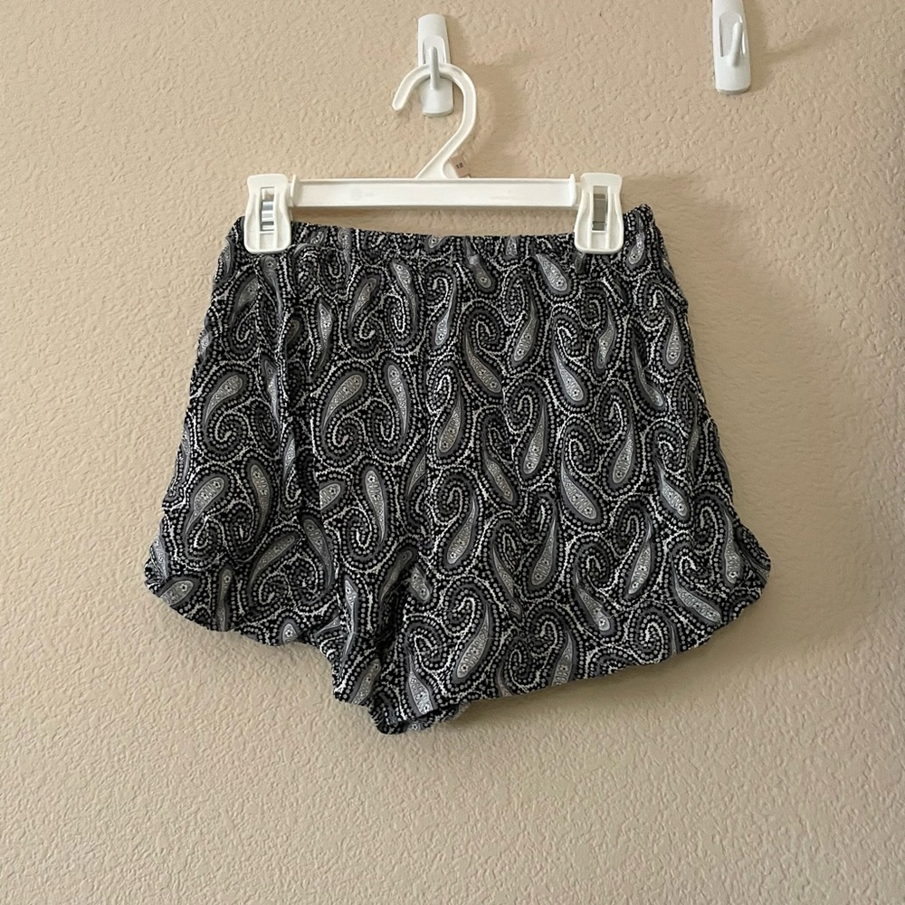 NWOT Brandy Melville paisley pattern drawstring shorts in deep navy/gray/black